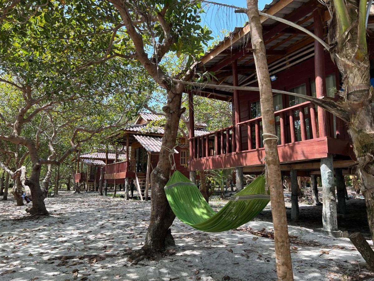 Funky Beach Hostel Sihanoukville Exterior photo