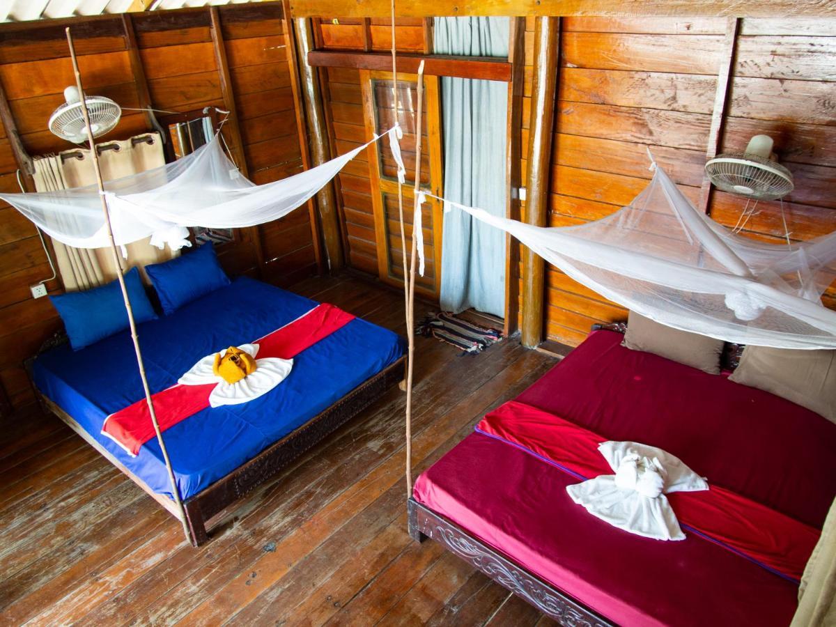 Funky Beach Hostel Sihanoukville Exterior photo